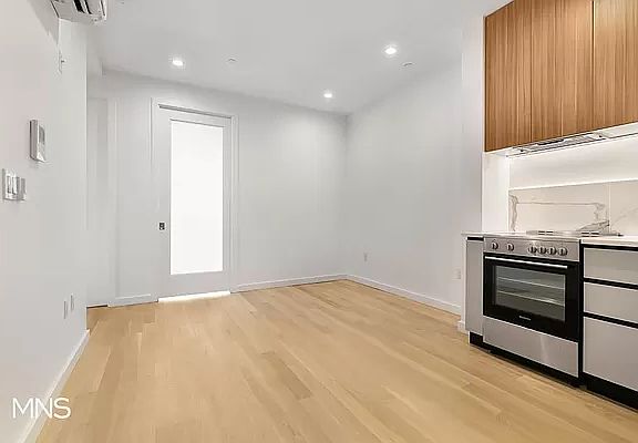 3rd image of 583 Lorimer St #3R