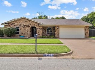 1009 Sherwood St, Weatherford, OK 73096