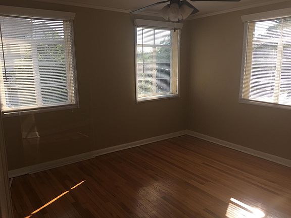 3rd image of 418 1/2 E 15th St