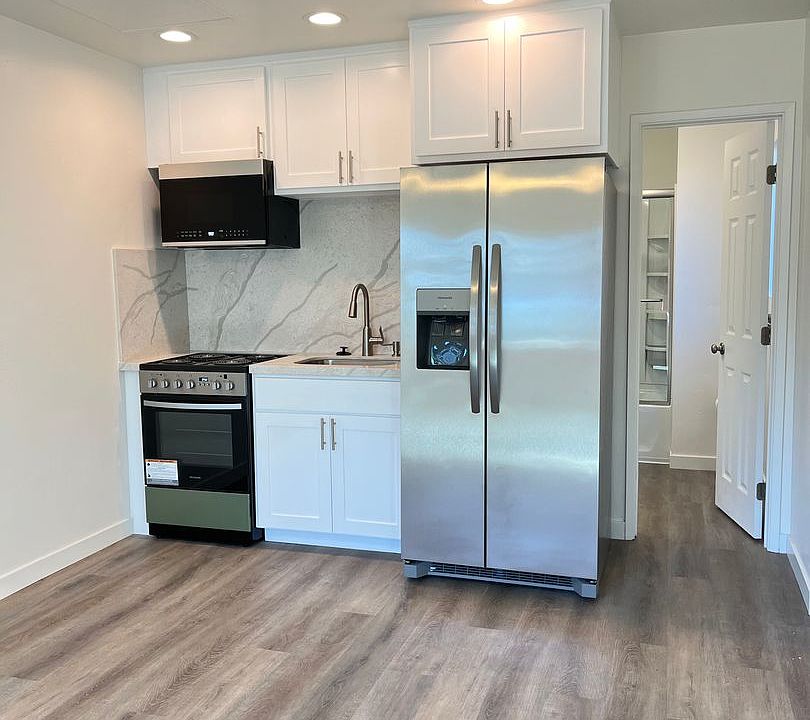1st image of 1286 N Mollison Ave #11