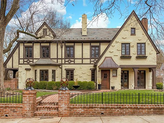 3rd image of 8013 Venetian Dr