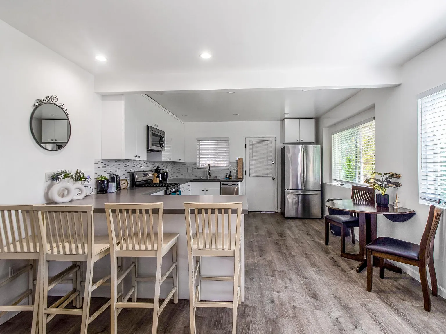 5 bed, 2500 sqft, $14,000 — Photo 3