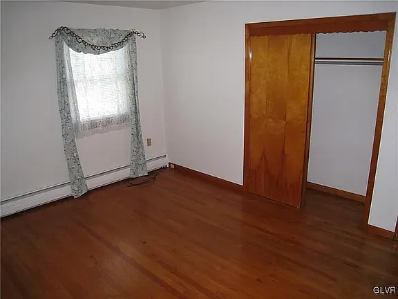 1528 Englewood St — Photo 5