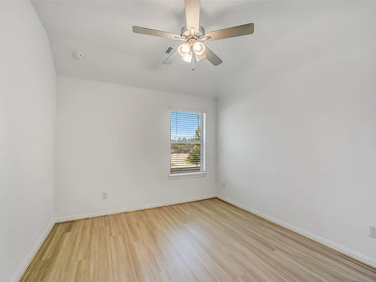 11928 Lakewood West Dr — Photo 16