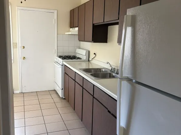 1717 Sunset Ave APT 8, Waukegan, IL 60087