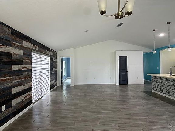 5th image of 656 COTULLA DRIVE