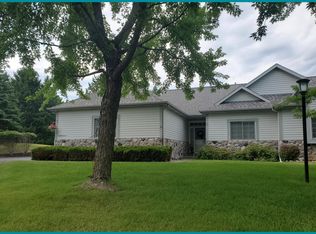 N49W15926 Lone Oak Ln, Menomonee Falls, WI 53051