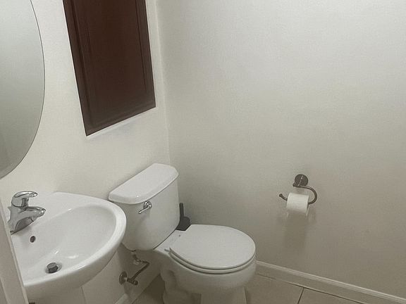 3rd image of 504 Esplanade Cir