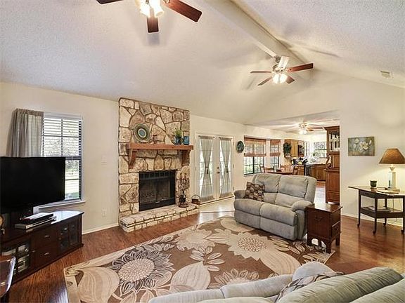 5th image of 115 N Hill Cir