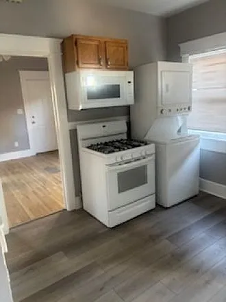 1206 E Fillmore St — Photo 4