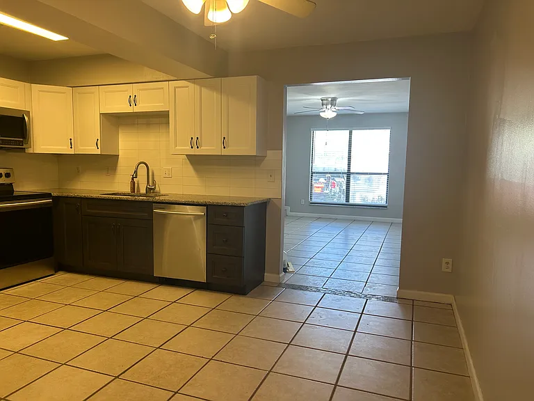 608 Casa Park Ct #J — Photo 12