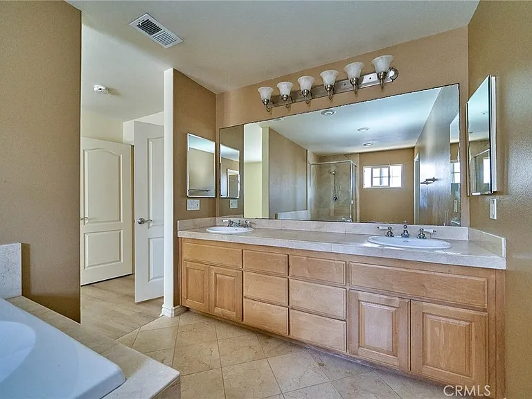 2108 Santa Fe Ave — Photo 14