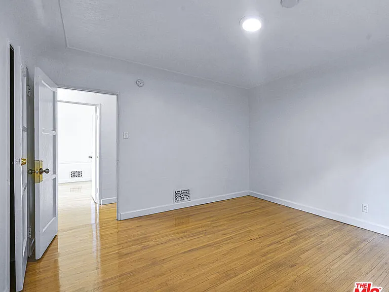 1119 S Crescent Heights Blvd — Photo 19