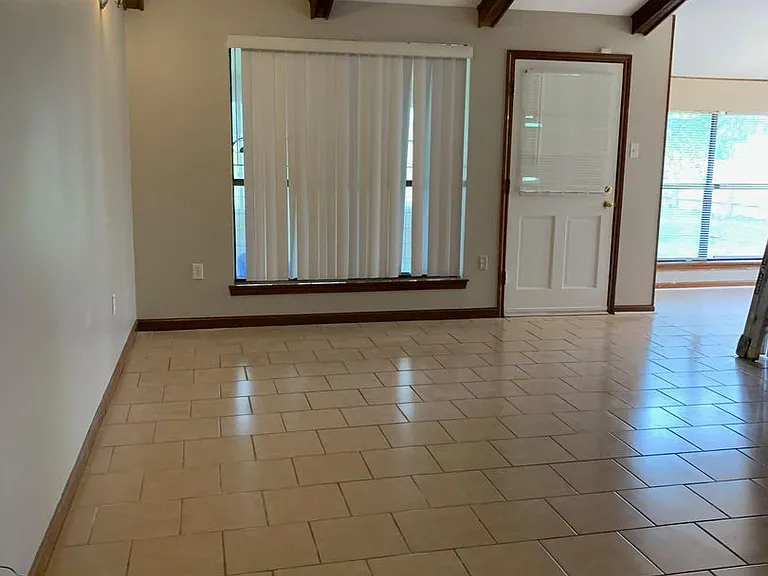 13431 Briargrove Ave — Photo 6