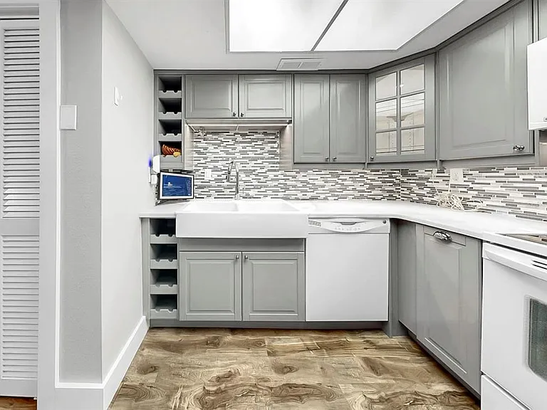 6504 Surfside Blvd #4 — Photo 17