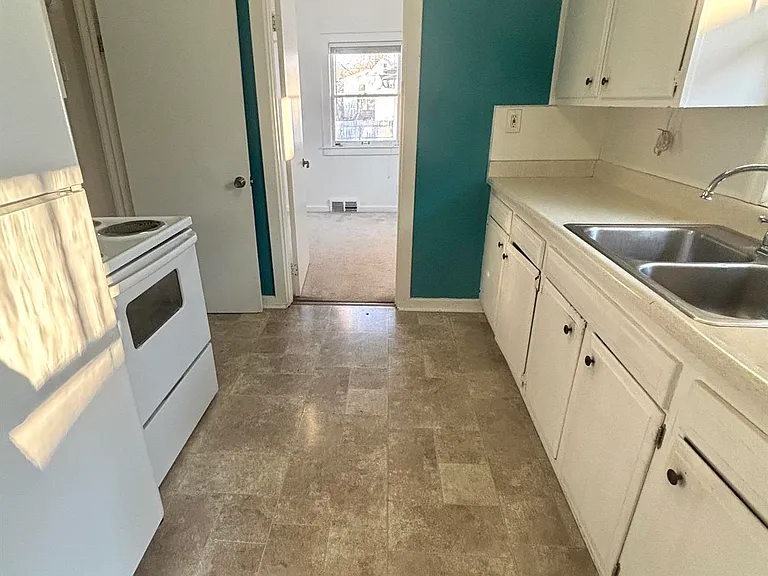 418 N Foster Ave — Photo 11