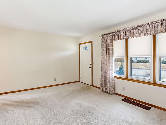 5th image of 3559 Taylor St NE