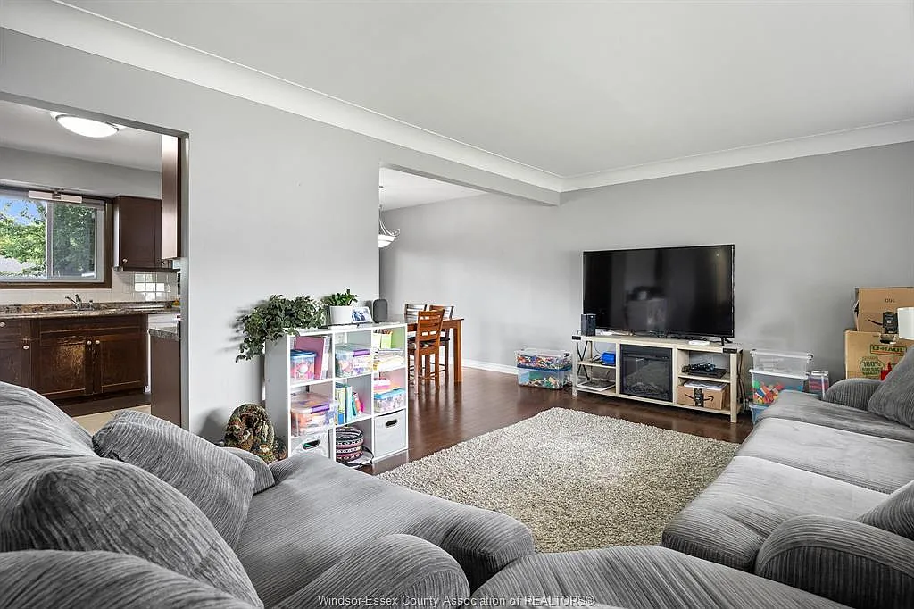 3 bed, 1.5 bath, $2,500 — Photo 4