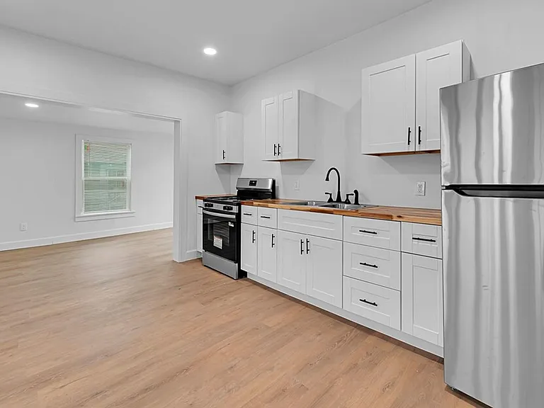 1602 Mitchell Ave — Photo 10