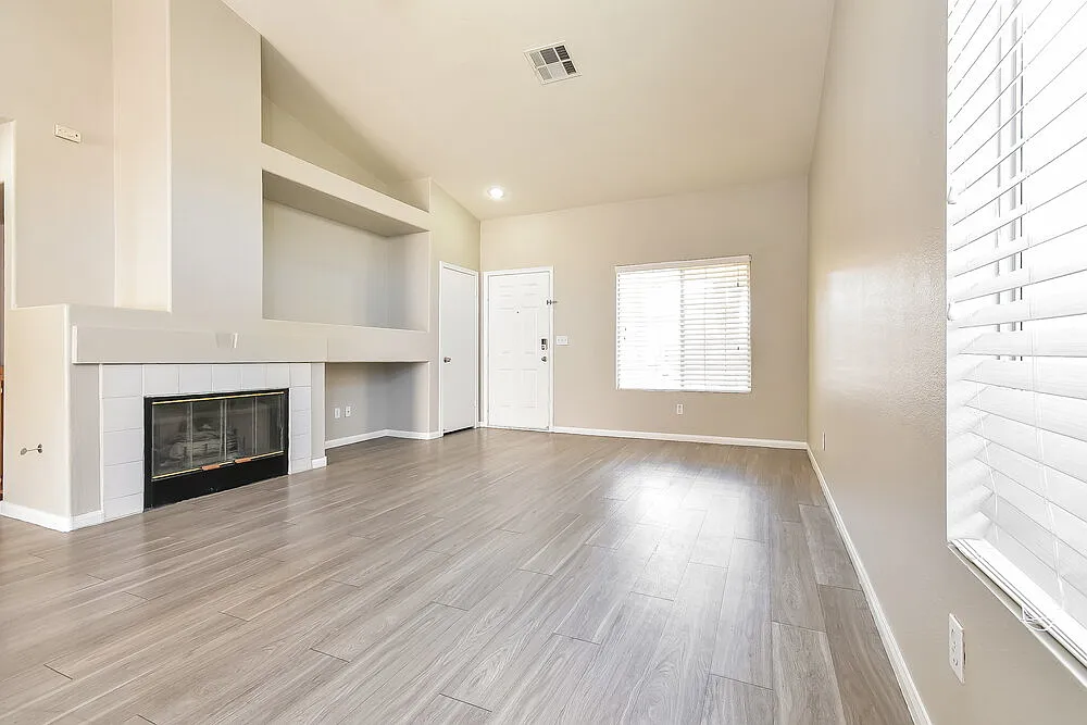 3 bed, 2.0 bath, 1186 sqft, $2,690 — Photo 4