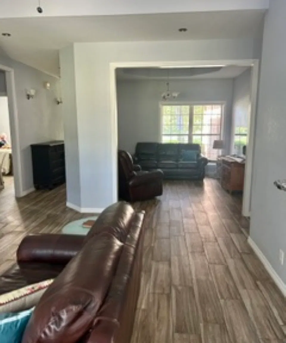 3 bed, 1966 sqft, $2,200 — Photo 2