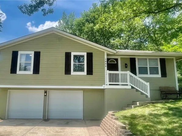 1806 Kingsway St, Oak Grove, MO 64075
