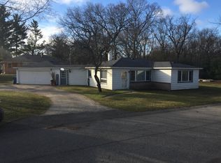 3775 Ivy Dr NE, Grand Rapids, MI 49525