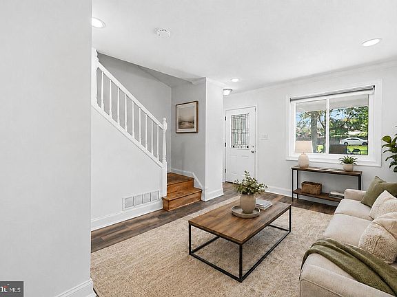 3rd image of 2842 30th St NE