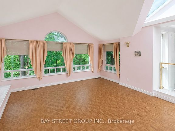 5th image of 6 Hunt Club Ct