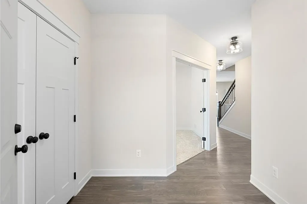 5 bed, 3563 sqft, $4,500 — Photo 2