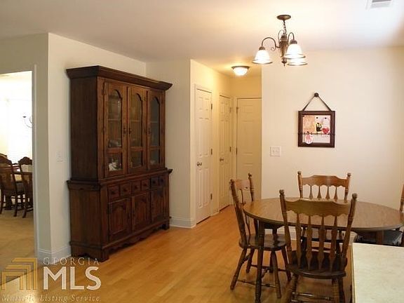 3rd image of 243 Miller Dr