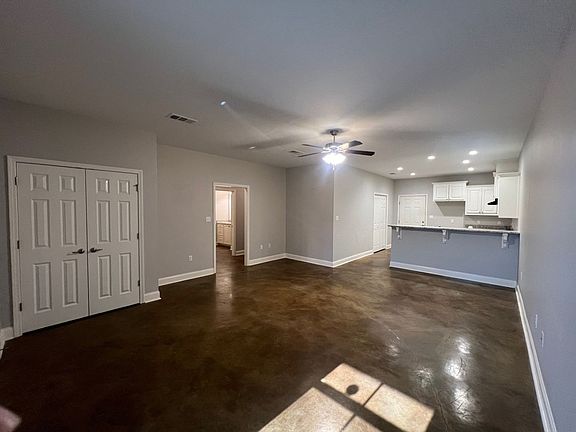 3rd image of 25907 Commercial Dr #B-1