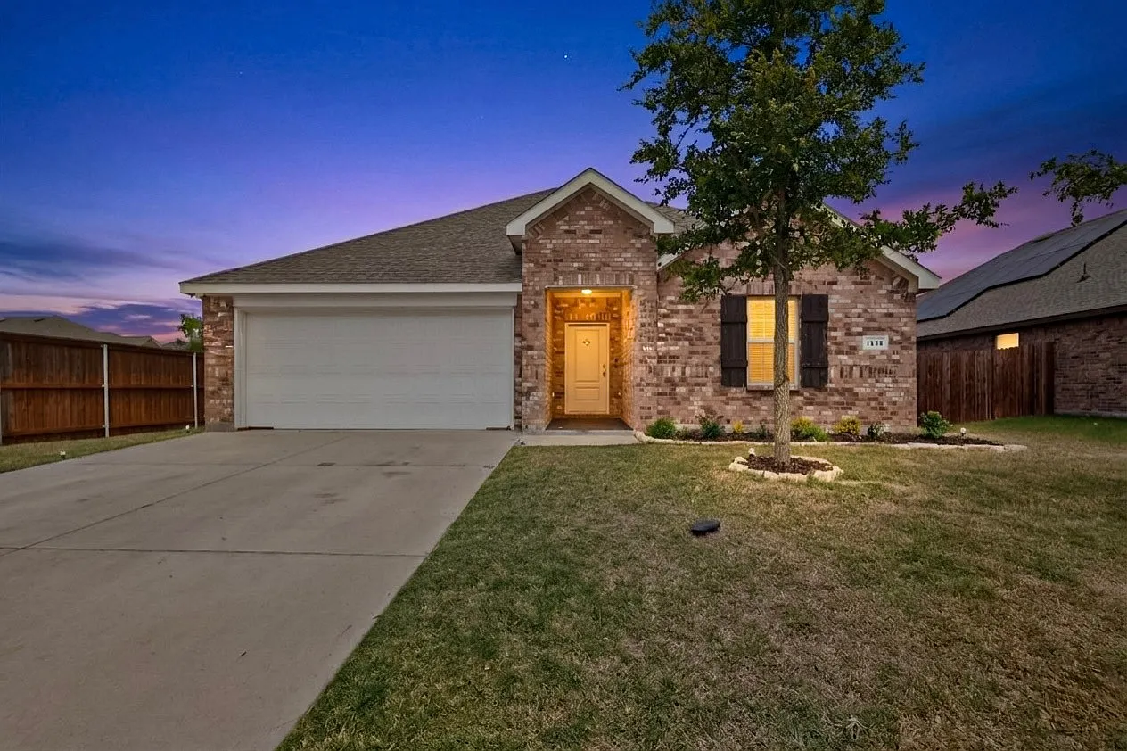 4 bed, 2014 sqft, $2,250 — Photo 1