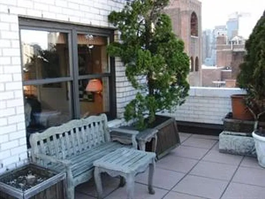 Sold by Douglas Elliman | media 14
