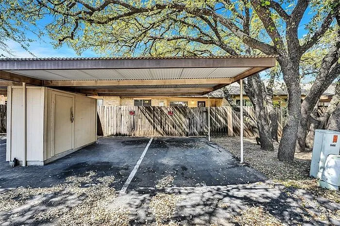8219 Summer Side Dr — Photo 7
