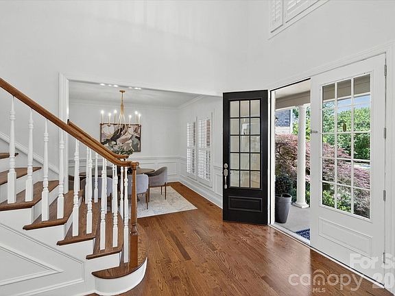 3rd image of 9223 Skipaway Dr