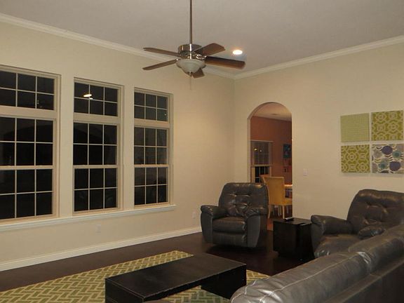 4th image of 220 Country Club Dr