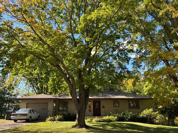 625 4th St E, Tracy, MN 56175