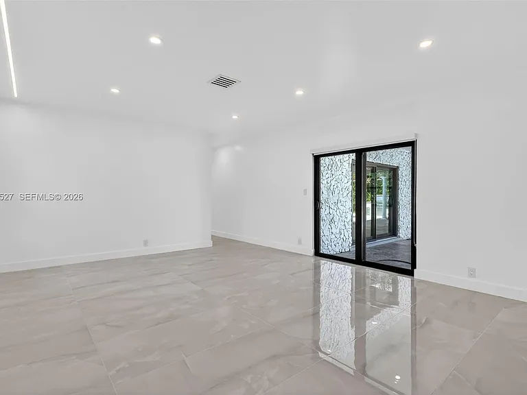 Alamanda Dr — Photo 19