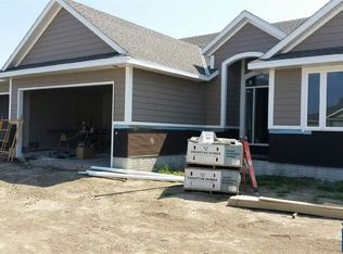 262 Lacosta Ln, Dakota Dunes, SD 57049