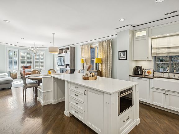 4th image of 1634 W Diversey Pkwy #1