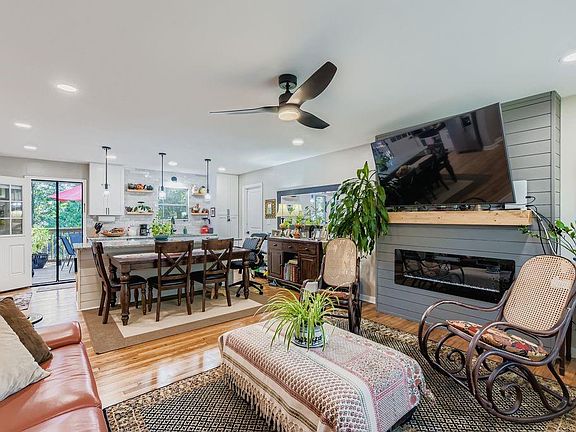4th image of 1084 Longshore Dr