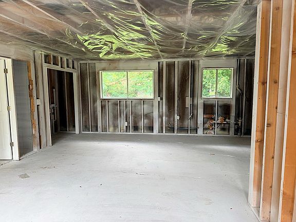 2nd image of 2473 Broadmoor Dr