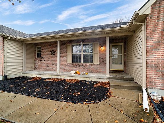 5th image of 75 Green Knoll Dr