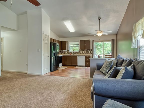 4th image of 21 Prairie Pl