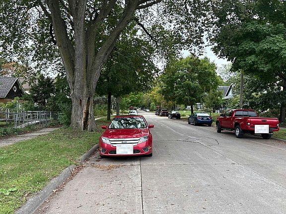 5th image of 2725 30th Ave S