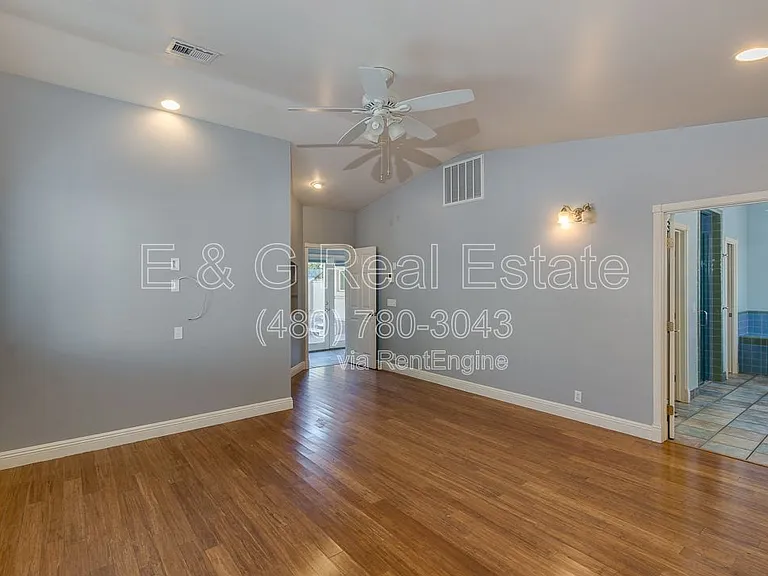 526 E Flynn Ln — Photo 18