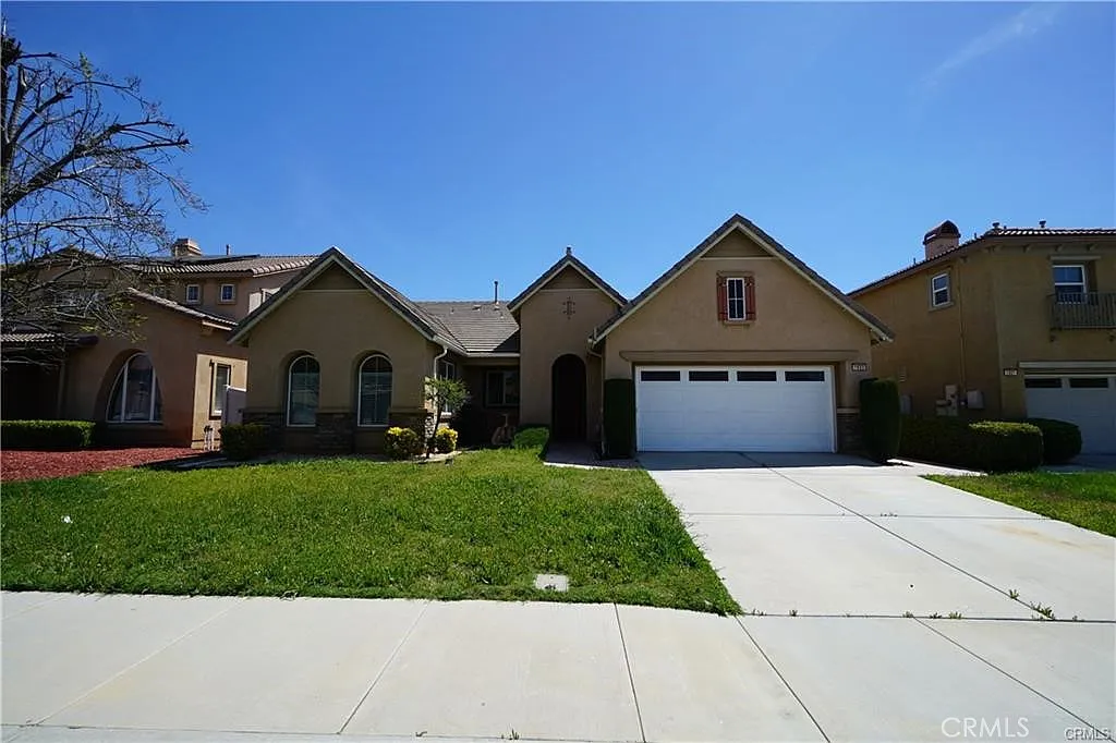4 bed, 2617 sqft, $3,300 — Photo 1