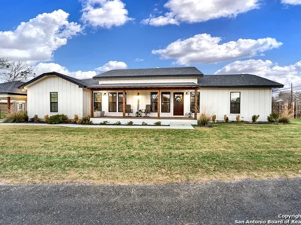 320 S Storts St, Poth, TX 78147