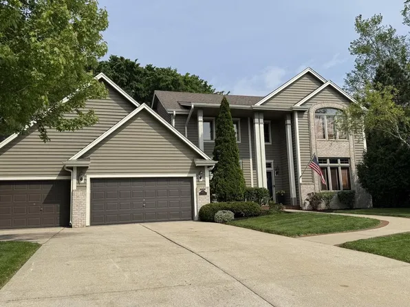 14220 West North Oak BOULEVARD, New Berlin, WI 53151